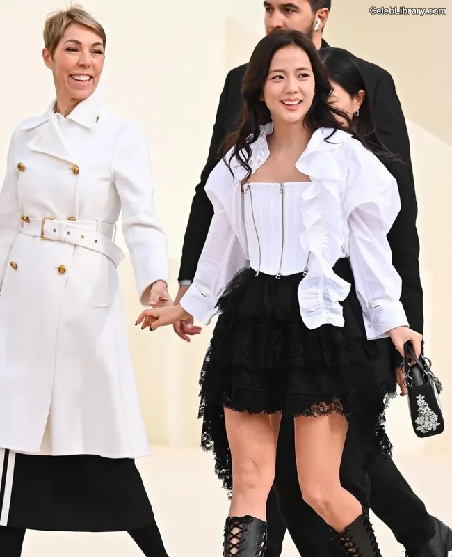 Jisoo - BLΛƆKPIИK ( BLACKPINK ) photo 9 of 2451