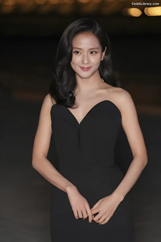 Jisoo - BLΛƆKPIИK ( BLACKPINK ) photo 16 of 2451