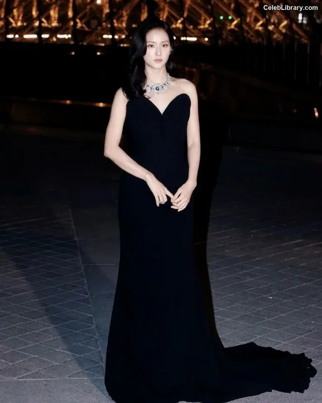Jisoo - BLΛƆKPIИK ( BLACKPINK ) photo 24 of 2451