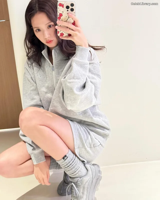 Jisoo  - BLΛƆKPIИK ( BLACKPINK ) photo 4 of 2451