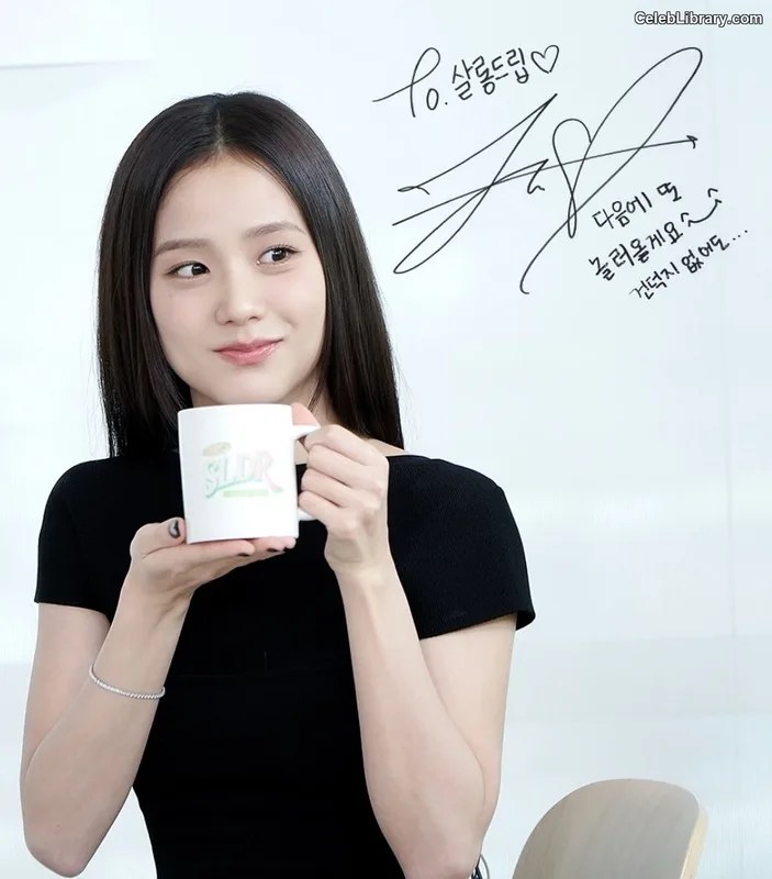 Jisoo  - BLΛƆKPIИK ( BLACKPINK ) photo 8 of 2451