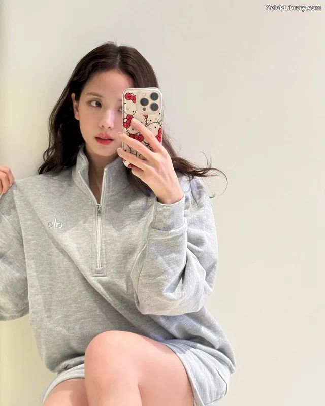 Jisoo  - BLΛƆKPIИK ( BLACKPINK ) photo 11 of 2451