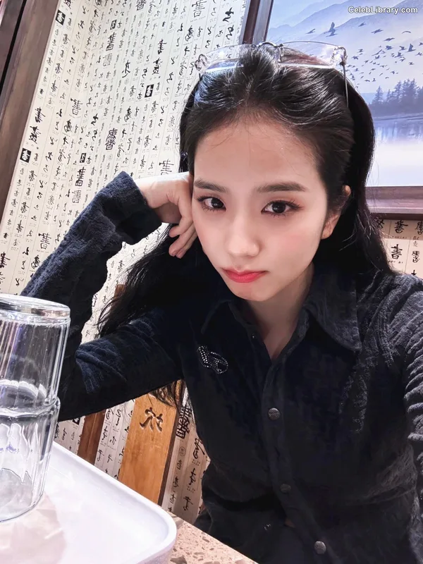 Jisoo  - BLΛƆKPIИK ( BLACKPINK ) photo 4 of 2451