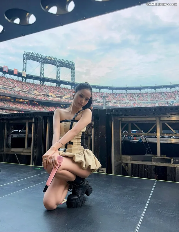 Jisoo  - BLΛƆKPIИK ( BLACKPINK ) photo 12 of 2451