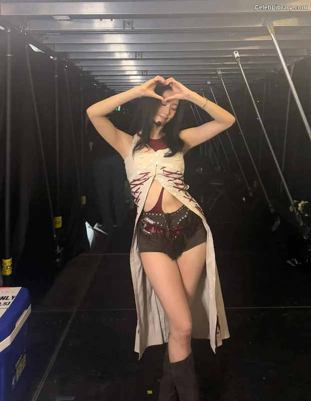 Jisoo  - BLΛƆKPIИK ( BLACKPINK ) photo 14 of 2451