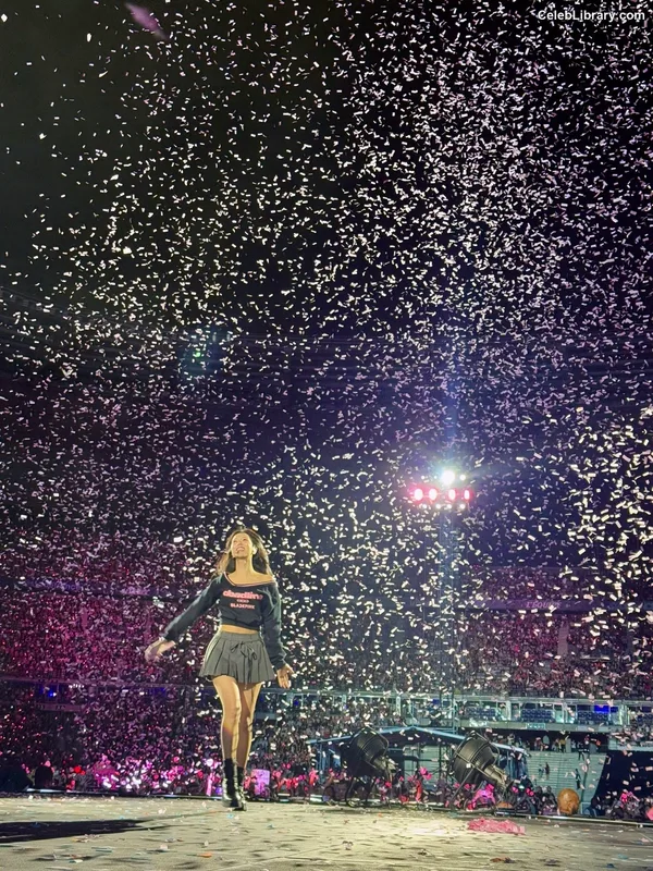 Jisoo - BLΛƆKPIИK ( BLACKPINK ) photo 3 of 2451
