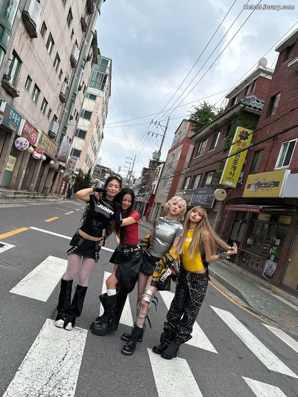 Jisoo - BLΛƆKPIИK ( BLACKPINK ) photo 6 of 2451