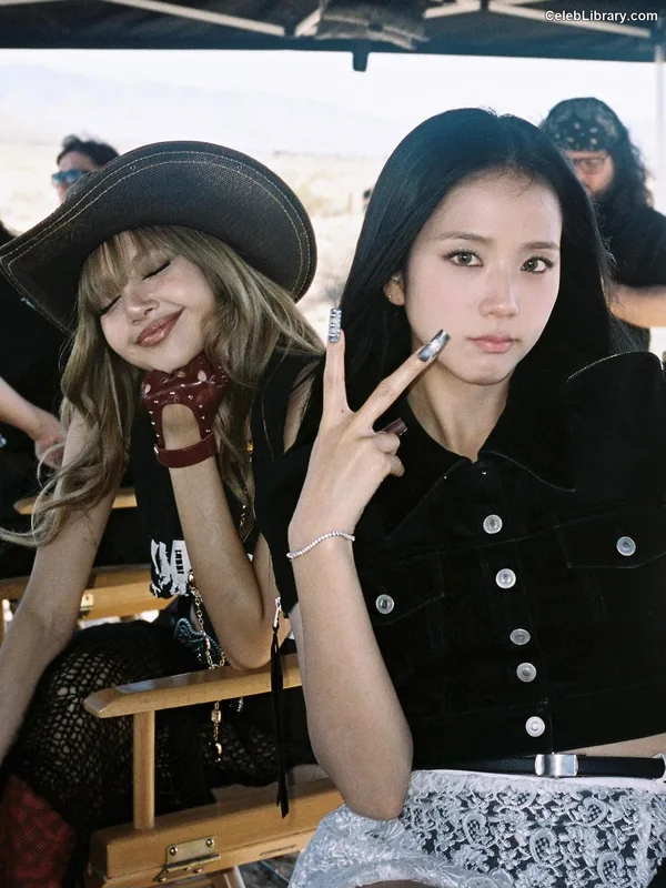 Jisoo - BLΛƆKPIИK ( BLACKPINK ) photo 15 of 2451