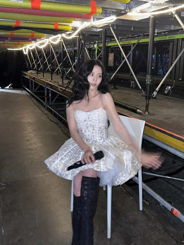 Jisoo - BLΛƆKPIИK ( BLACKPINK ) photo 2 of 2451