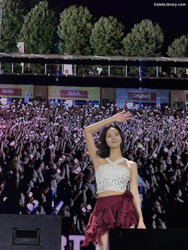 Jisoo - BLΛƆKPIИK ( BLACKPINK ) photo 3 of 2451