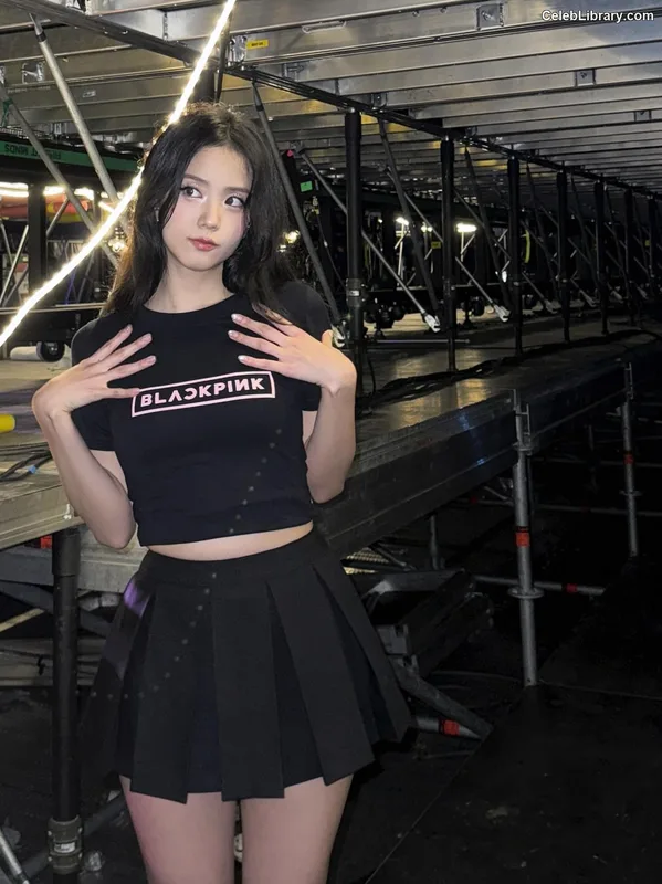Jisoo - BLΛƆKPIИK ( BLACKPINK ) photo 11 of 2451