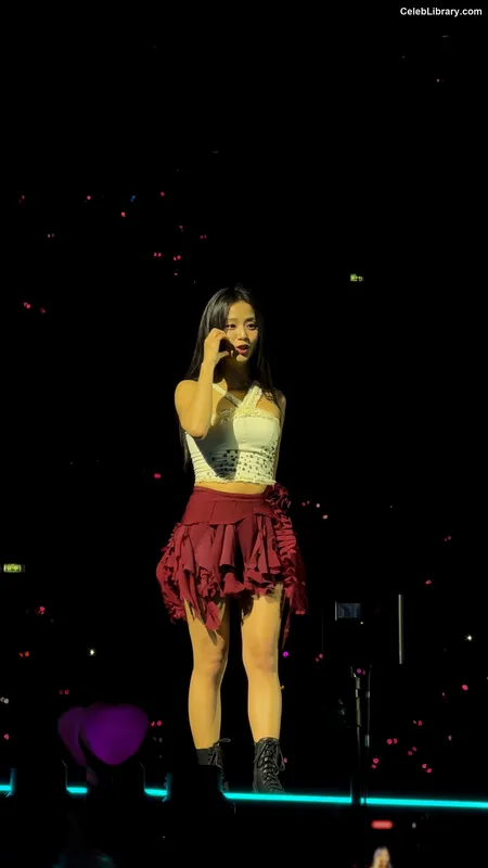 Jisoo - BLΛƆKPIИK ( BLACKPINK ) photo 2 of 2451