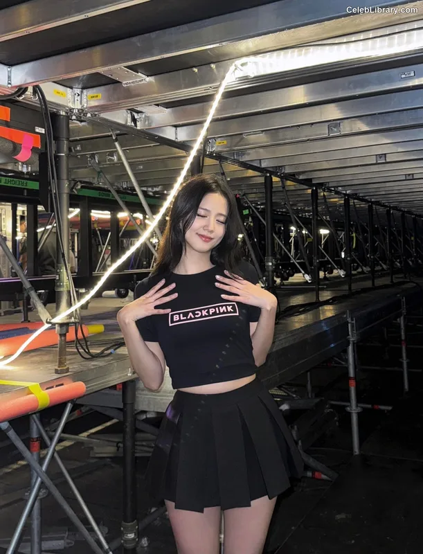 Jisoo - BLΛƆKPIИK ( BLACKPINK ) photo 10 of 2451
