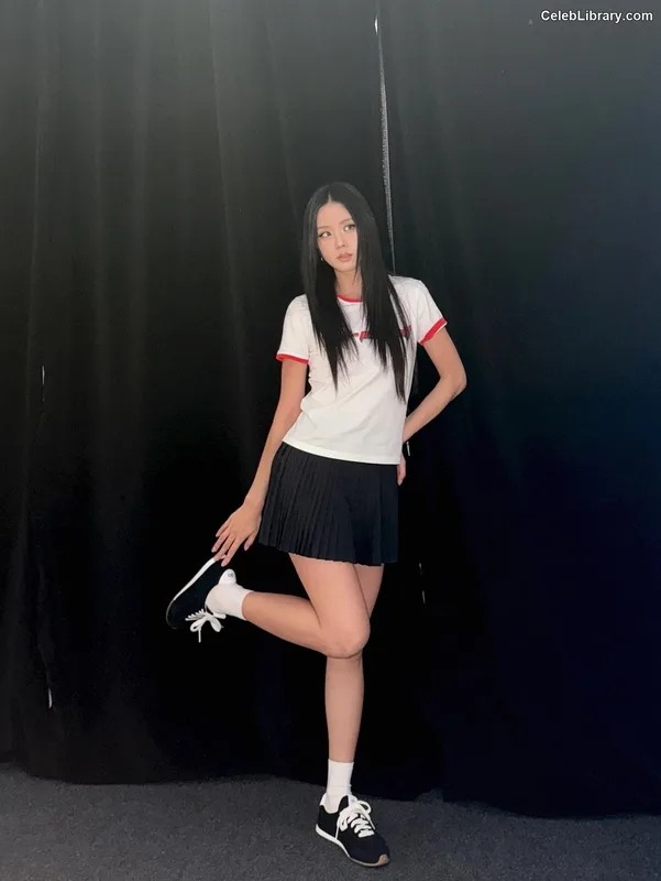 Jisoo - BLΛƆKPIИK ( BLACKPINK ) photo 15 of 2451