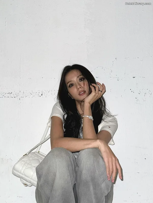 Jisoo  - BLΛƆKPIИK ( BLACKPINK ) photo 6 of 2451