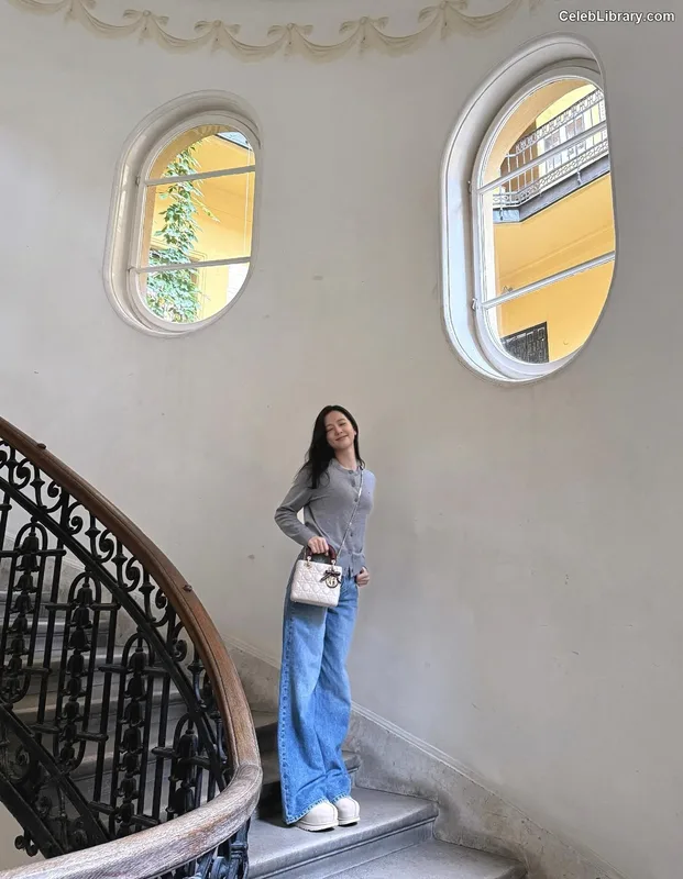 Jisoo  - BLΛƆKPIИK ( BLACKPINK ) photo 11 of 2451