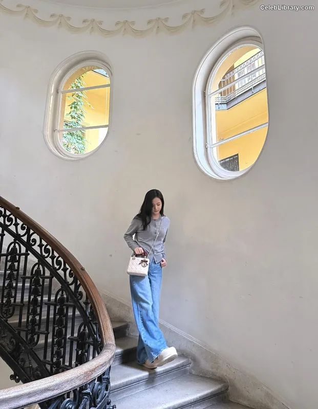 Jisoo  - BLΛƆKPIИK ( BLACKPINK ) photo 12 of 2451
