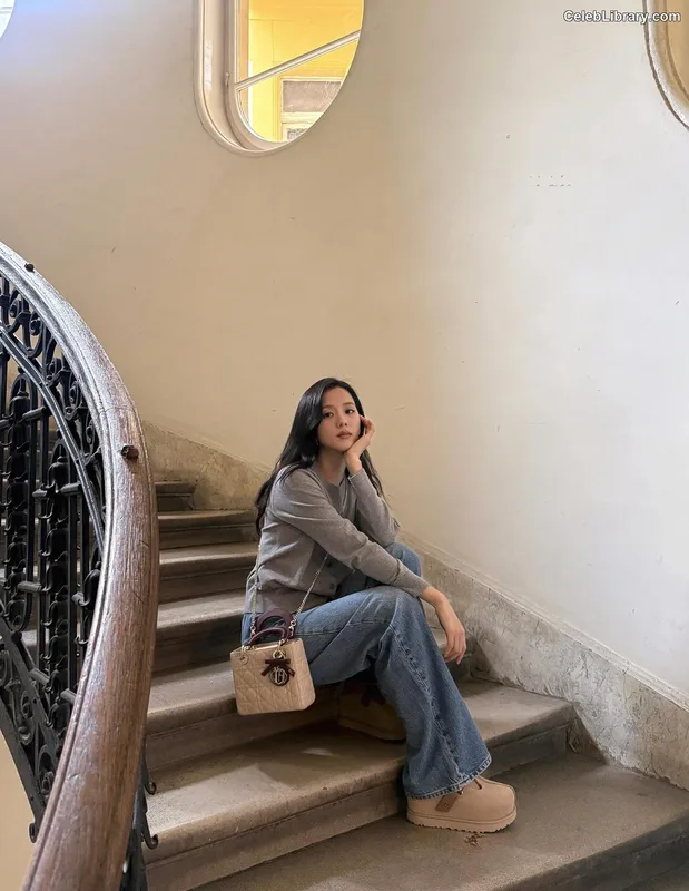 Jisoo  - BLΛƆKPIИK ( BLACKPINK ) photo 14 of 2451