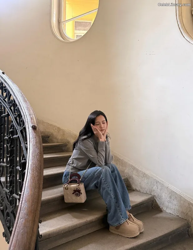 Jisoo  - BLΛƆKPIИK ( BLACKPINK ) photo 15 of 2451