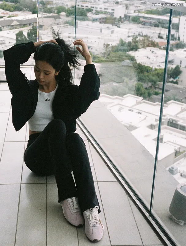 Jisoo  - BLΛƆKPIИK ( BLACKPINK ) photo 1 of 2451