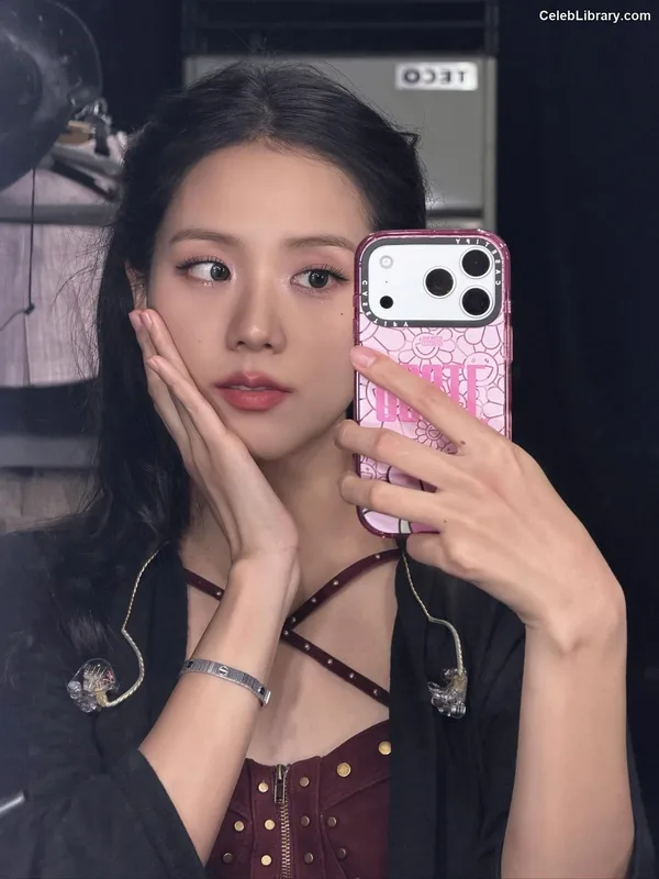 Jisoo  - BLΛƆKPIИK ( BLACKPINK ) photo 16 of 2451
