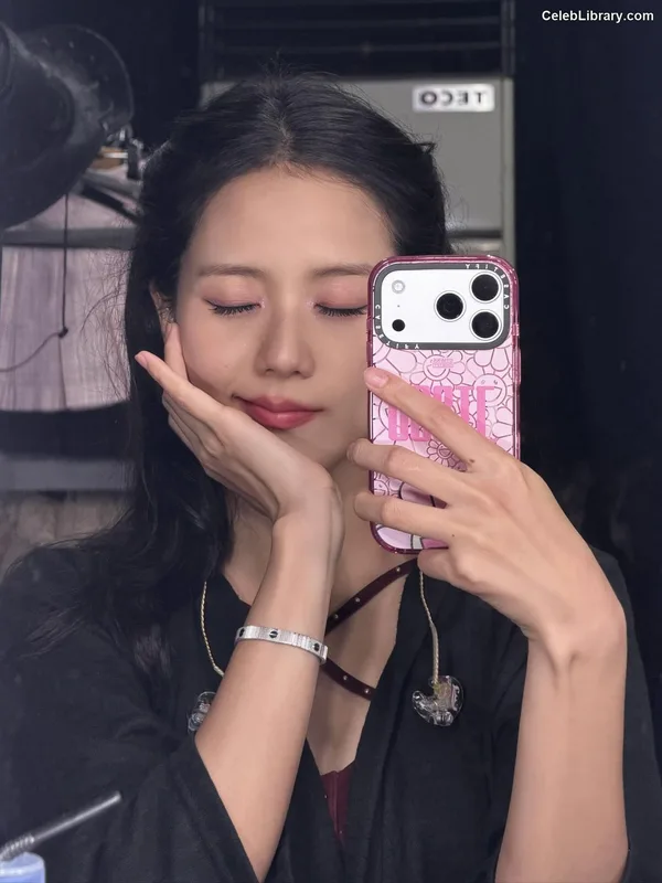 Jisoo  - BLΛƆKPIИK ( BLACKPINK ) photo 17 of 2451