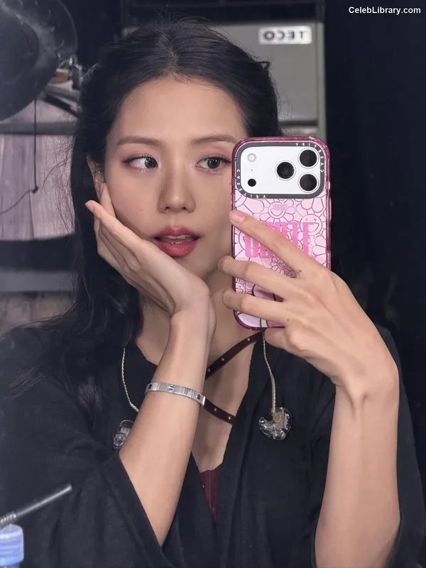 Jisoo  - BLΛƆKPIИK ( BLACKPINK ) photo 18 of 2451
