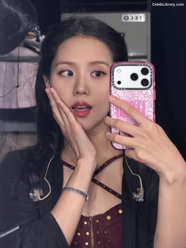 Jisoo  - BLΛƆKPIИK ( BLACKPINK ) photo 19 of 2451