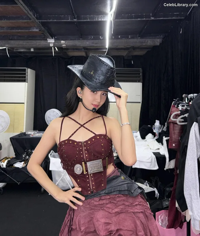 Jisoo  - BLΛƆKPIИK ( BLACKPINK ) photo 21 of 2451