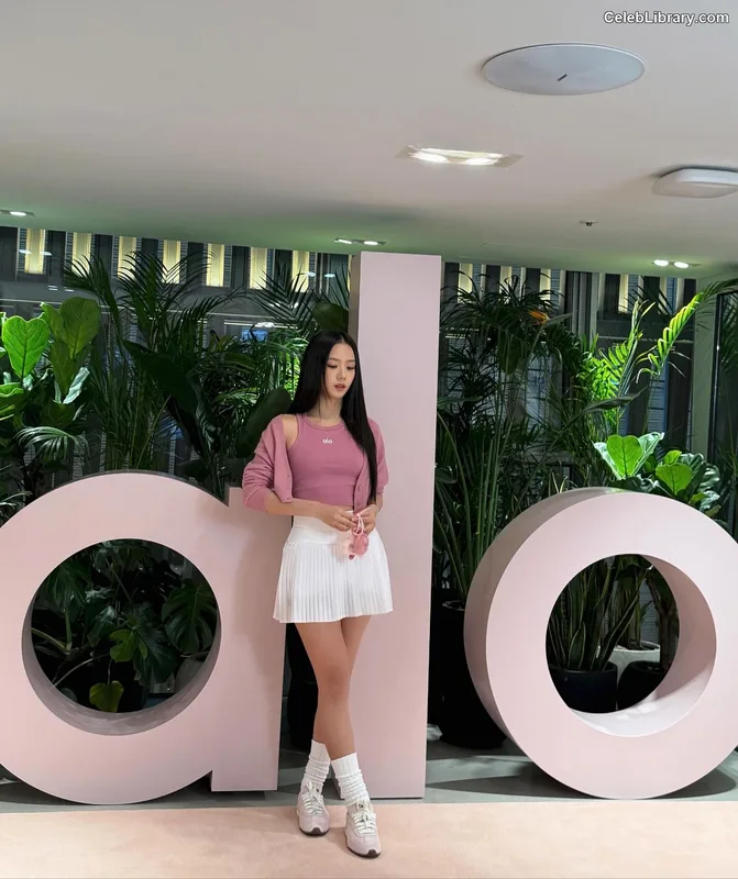 Jisoo  - BLΛƆKPIИK ( BLACKPINK ) photo 3 of 2451
