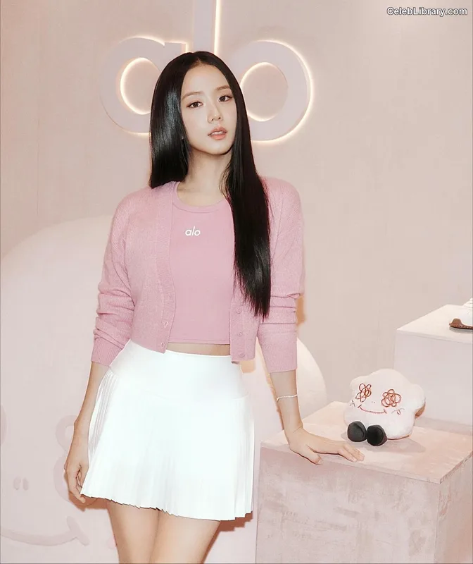 Jisoo  - BLΛƆKPIИK ( BLACKPINK ) photo 6 of 2451