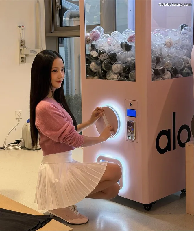 Jisoo  - BLΛƆKPIИK ( BLACKPINK ) photo 8 of 2451