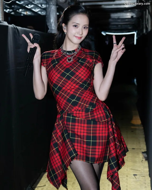 Jisoo  - BLΛƆKPIИK ( BLACKPINK ) photo 11 of 2451