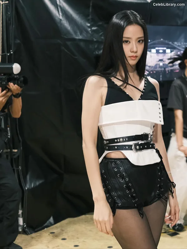 Jisoo  - BLΛƆKPIИK ( BLACKPINK ) photo 13 of 2451