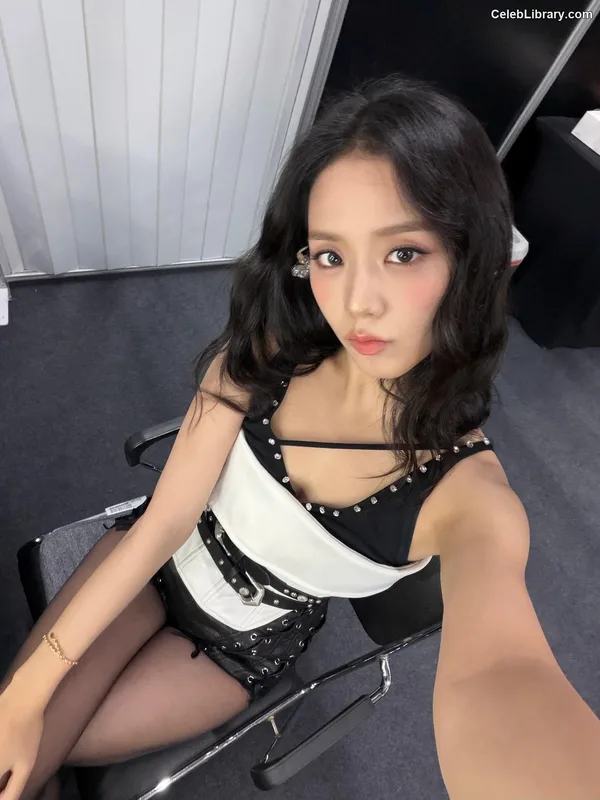 Jisoo  - BLΛƆKPIИK ( BLACKPINK ) photo 14 of 2451