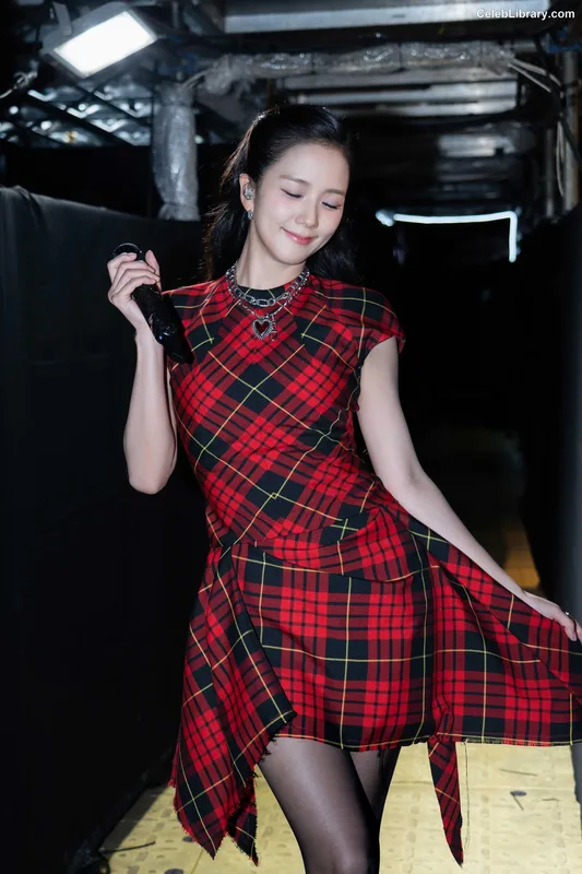Jisoo - BLΛƆKPIИK ( BLACKPINK ) photo 1 of 2451