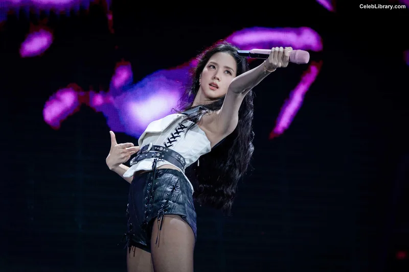 Jisoo - BLΛƆKPIИK ( BLACKPINK ) photo 23 of 2451