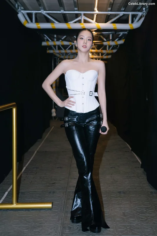 Jisoo - BLΛƆKPIИK ( BLACKPINK ) photo 18 of 2451