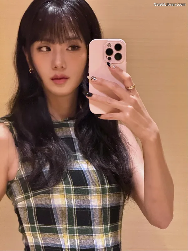 Jisoo - BLΛƆKPIИK ( BLACKPINK ) photo 23 of 2451