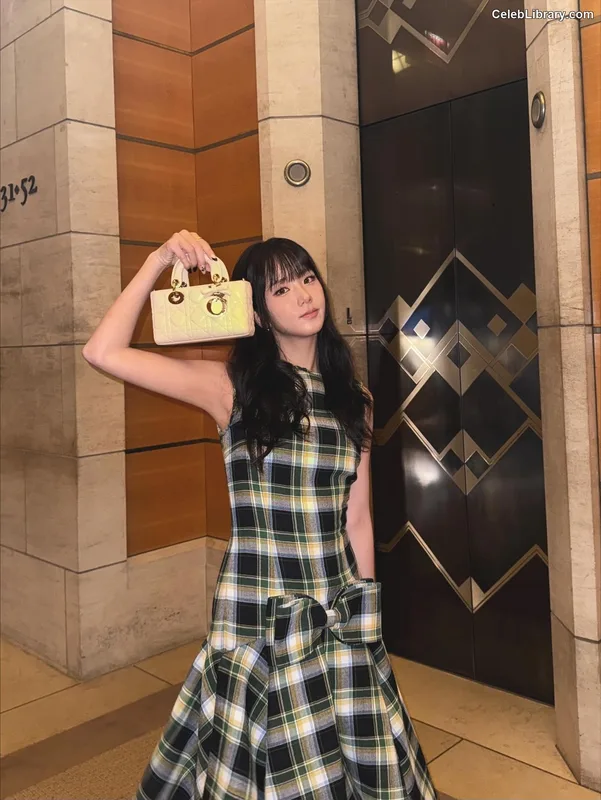 Jisoo - BLΛƆKPIИK ( BLACKPINK ) photo 2 of 2451