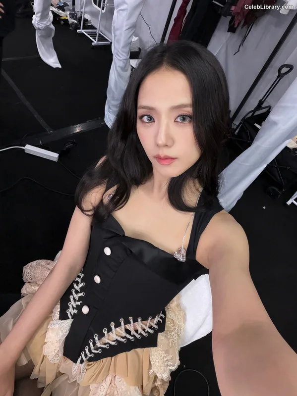 Jisoo - BLΛƆKPIИK ( BLACKPINK ) photo 7 of 2451