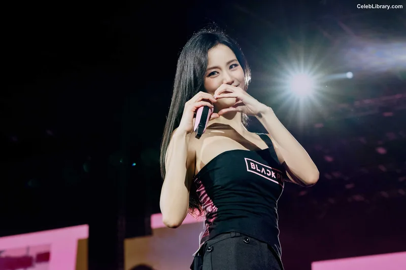 Jisoo - BLΛƆKPIИK ( BLACKPINK ) photo 5 of 2451