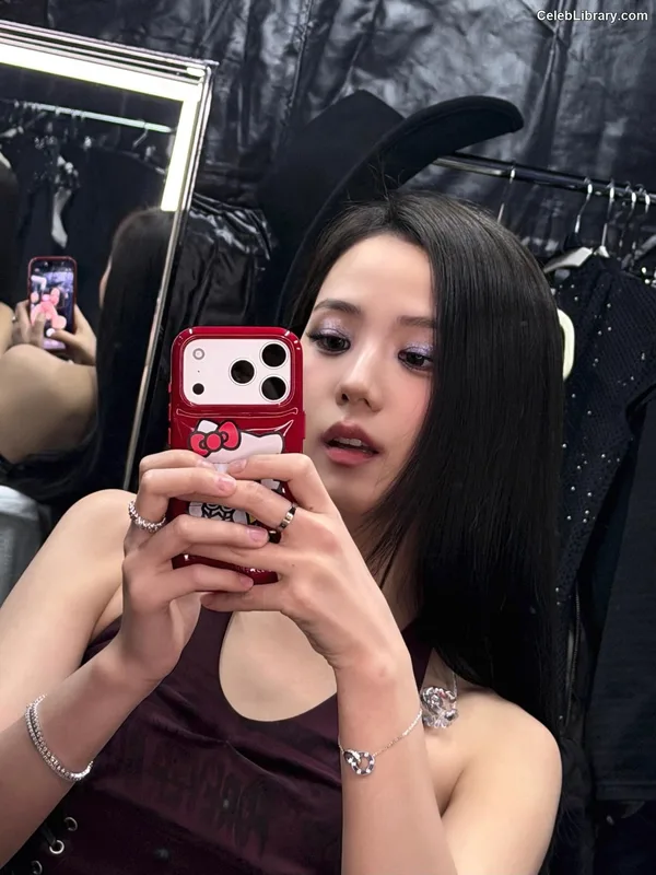 Jisoo - BLΛƆKPIИK ( BLACKPINK ) photo 22 of 2451