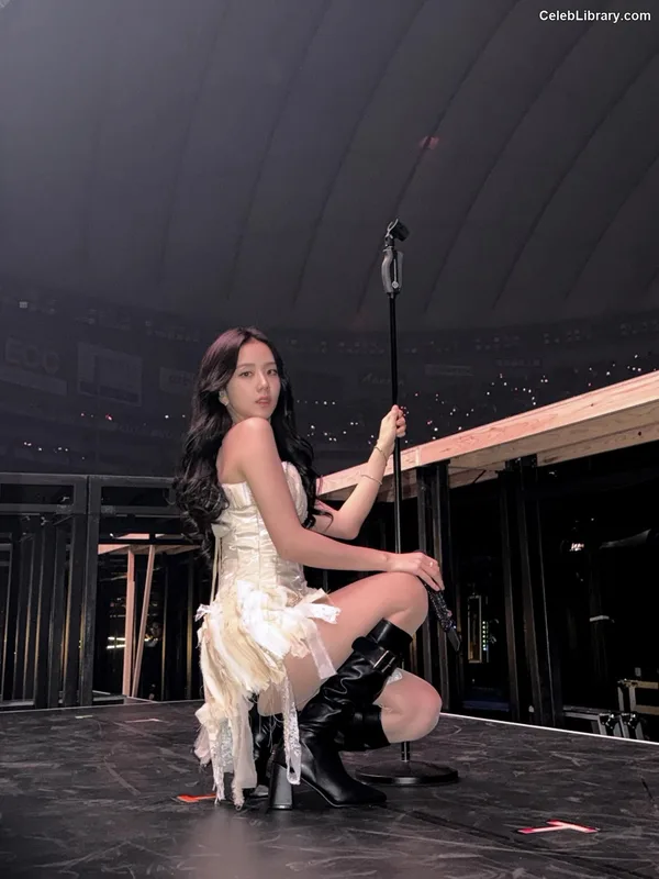Jisoo  - BLΛƆKPIИK ( BLACKPINK ) photo 2 of 2451