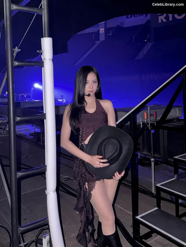 Jisoo  - BLΛƆKPIИK ( BLACKPINK ) photo 4 of 2451