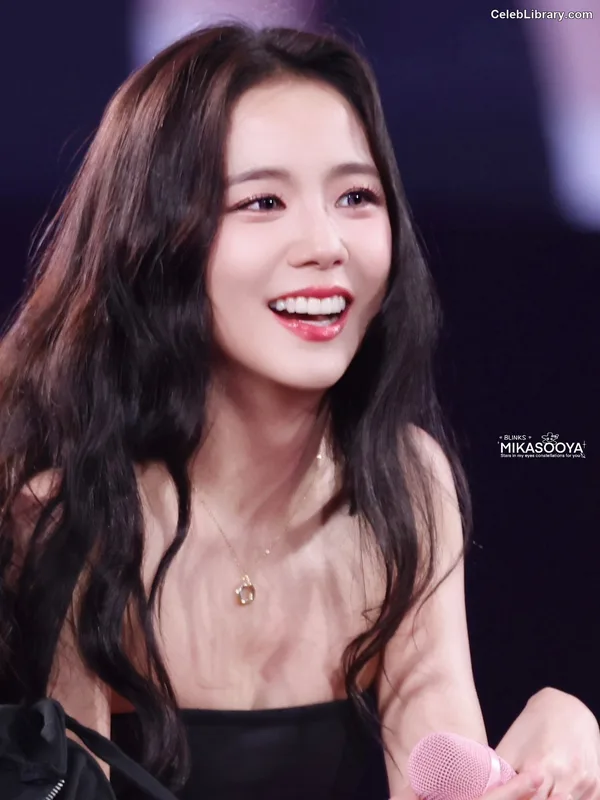 Jisoo  - BLΛƆKPIИK ( BLACKPINK ) photo 15 of 2451