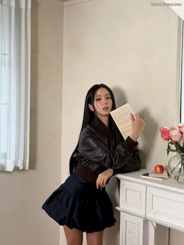Jisoo  - BLΛƆKPIИK ( BLACKPINK ) photo 2 of 2451