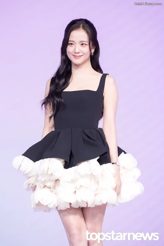 Jisoo  - BLΛƆKPIИK ( BLACKPINK ) photo 1 of 2451