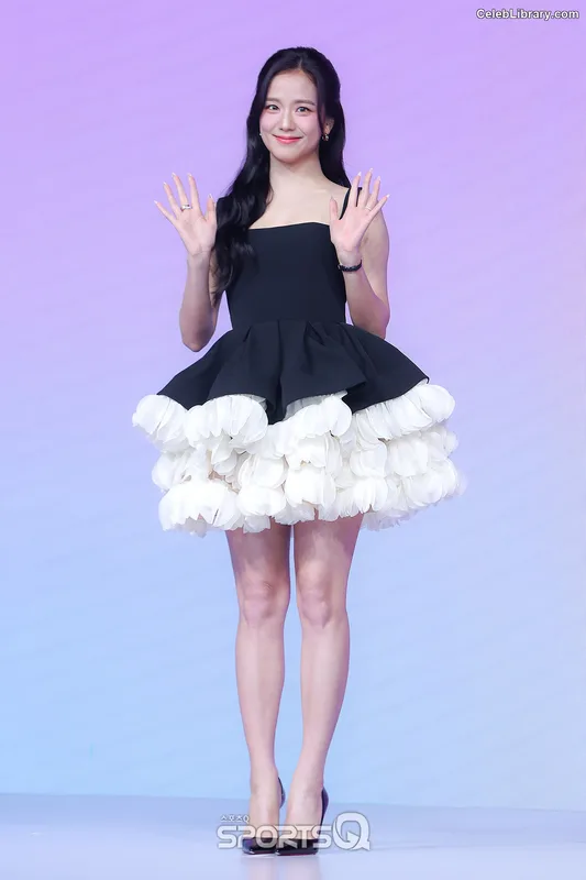 Jisoo  - BLΛƆKPIИK ( BLACKPINK ) photo 4 of 2451