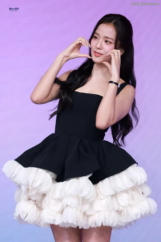 Jisoo  - BLΛƆKPIИK ( BLACKPINK ) photo 10 of 2451